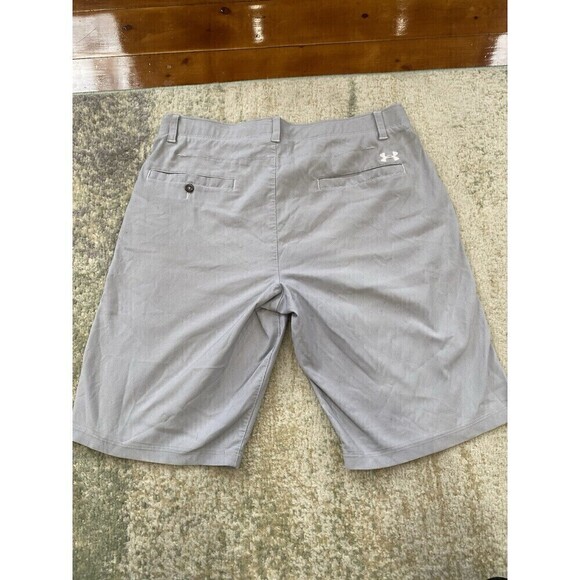 Under Armour Shorts Men’s Size 38 Chino Lightweight Gray Golf Pattern - Picture 2 of 6